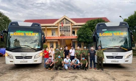 Công ty Long Vân Limousine điều hẳn xe giường nằm mở máy lạnh để chuyển rau quả