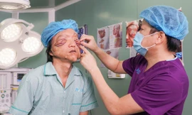Phẫu thuật giữ lại con mắt cho bệnh nhân