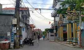 Thôn Núi Hiểu vắng lặng, người dân ở yên trong nhà để phòng chống dịch Ảnh: Nguyễn Thắng