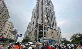 Nhiều chung cư trên đường Lê Văn Lương (Hà Nội) phá vỡ quy hoạch. Ảnh: Như Ý