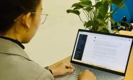 Giới trẻ luôn hứng thú với ứng dụng công nghệ mới. Ảnh: Xuân Tùng