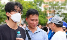 Phụ huynh, nhà trường mới chỉ quan tâm định hướng thi lớp 10, tuyển sinh ĐH cho học sinh, chưa thực sự hướng nghiệp sớm. Ảnh: NHƯ Ý