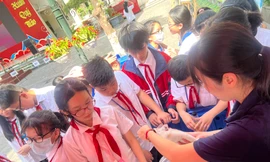 Nhà trường, cha mẹ nên tổ chức lễ chia tay, tri ân thầy cô ý nghĩa, không rình rang, tốn kém