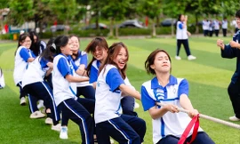 Sinh viên ĐH Quốc gia Hà Nội học giáo dục thể chất gắn với phát triển trò chơi dân gian. Ảnh: Diệp An