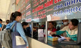 Giá vé xe khách tại TPHCM sẽ tăng 40-60% trong dịp Tết. Ảnh: H.H