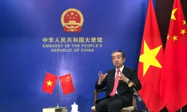 Đại sứ Trung Quốc tại Việt Nam Hùng Ba trả lời phỏng vấn của phóng viên chiều 2/11. Ảnh: Thái An