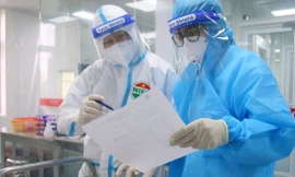 Chủ động sinh phẩm xét nghiệm trong tình hình mới. Ảnh: Long Phạm 