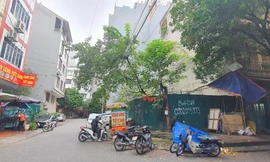 Lô đất tại Cầu Giấy được đấu giá lên tới 400 triệu đồng/m2. Ảnh: Lộc Liên