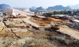 Thi công đoạn cao tốc Mai Sơn - Quốc lộ 45, một trong 4 đoạn cao tốc Bắc - Nam giai đoạn 1 phải hoàn thành trong năm nay. Ảnh: Thành Vũ