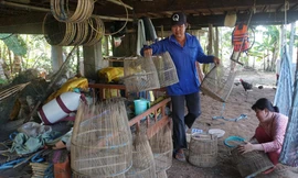 Anh Bùi Phú Toàn mang lọp đi đặt