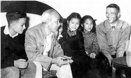 Hình ảnh Bác Hồ chúc Tết nhân dân