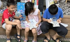 Trẻ em với niềm vui đọc sách