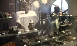 Một số hiện vật được trưng bày tại bảo tàng Nhiếp ảnh Lai Xá. Ảnh: Việt Khôi