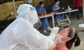 Chuẩn bị tiêm vắc xin phòng COVID-19 cho trẻ em. Ảnh: Long Phạm