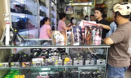 Những chiếc máy ảnh cổ đang hút hàng. Ảnh: Trần Nguyên Anh