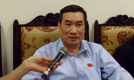 Mang máy quay vào thi: ‘Tôi sợ mất nhiều hơn được’