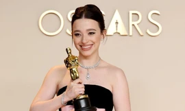 Nữ chính "Anora" Mikey Madison bị chỉ trích sau khi nhận tượng vàng Oscar 2025