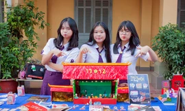 Teen THPT Nguyễn Thị Minh Khai trổ tài biểu diễn nghệ thuật truyền thống