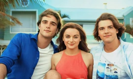 “The Kissing Booth 3” của Netflix: Vừa thấy ghét vừa thấy đồng cảm với nữ chính Elle