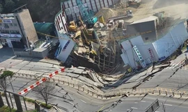 Công trường xây tàu điện ngầm ở Hàn Quốc bị sập, hai người mất tích trong lòng đất