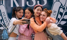 Bất ngờ khi biết nữ phụ xinh xắn của “XO, Kitty” suýt ra mắt cùng NewJeans