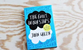 Khi Lỗi Thuộc Về Những Vì Sao: Dù mai có là tận thế, hôm nay hãy cứ sống và yêu