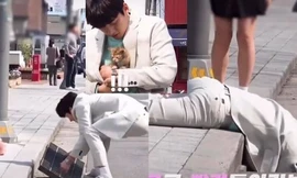 Dù mặc cả cây vest trắng, Ji Chang Wook không ngại lật tung nắp cống để cứu bé mèo