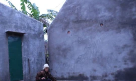 Sửa nhà, đổ tường đè chết con hàng xóm