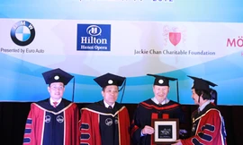 Nobel Vật lý khuyên sinh viên Việt: Hãy theo đuổi niềm đam mê