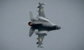 Rộ tin Ukraine bắn rơi chiến đấu cơ Su-35 của Nga bằng tiêm kích F-16