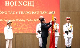 Trao Huân chương cao quý tặng Bộ Công an và các tập thể, cá nhân xuất sắc