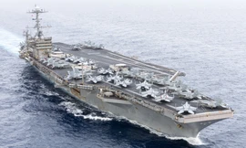 Tàu sân bay Mỹ va chạm với tàu chở hàng ở Địa Trung Hải