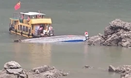 Trung Quốc: Bốn tàu du lịch bị lật, 80 người thương vong 