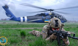 Đặc nhiệm Ukraine đổ bộ tác chiến từ trực thăng Black Hawk