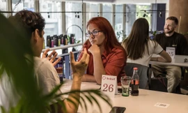 Phụ nữ Ukraine chật vật hẹn hò