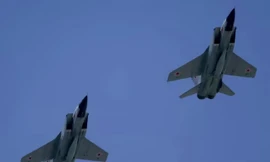 Bốn máy bay MiG-31K mang tên lửa Kinzhal của Nga xuất kích