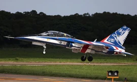 Máy bay chiến đấu Đài Loan (Trung Quốc) lao xuống biển