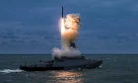 Ba tàu chiến mang tên lửa Kalibr của Nga cùng lúc xuất hiện ở Biển Đen