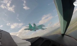 Cường kích ném bom Su-34 Nga tấn công sở chỉ huy và xe bọc thép Ukraine 