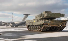 Xe tăng Leopard 2 đầu tiên tới Ukraine, sẵn sàng ra chiến trường