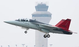 Máy bay huấn luyện T-7A Red Hawk của Mỹ lần đầu cất cánh 