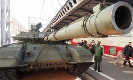 Đối đầu trên chiến trường Ukraine, T-90M của Nga hay M1 Abrams của Mỹ sẽ giành lợi thế?