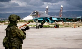 Máy bay không người lái tấn công căn cứ không quân Nga ở Syria