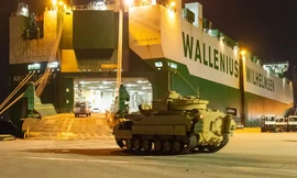 Mỹ chuyển xe chiến đấu bộ binh Bradley đến Ukraine 