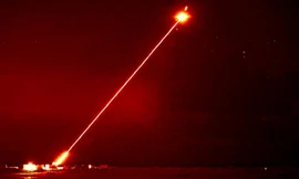 Phương Tây đẩy mạnh phát triển vũ khí laser chống máy bay không người lái và tên lửa