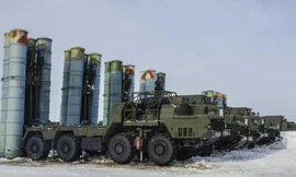 Xuất hiện video Nga triển khai hệ thống phòng không S-300 tới St. Petersburg