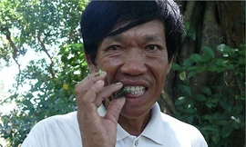 ‘Dị nhân’ nghiện ăn côn trùng