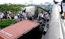 Đường sắt Hà Nội - Hải Phòng bị cắt đứt vì tai nạn