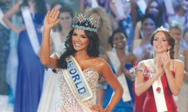 Đấu trường sắc đẹp năm qua: Vàng thau lẫn lộn