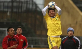 Chờ sân Vinh mở hội